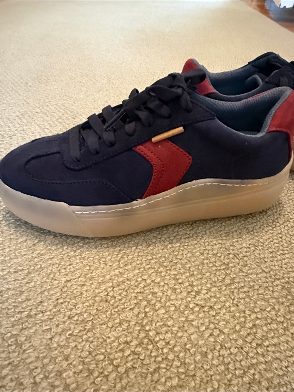NWT Dr Scholl's Navy/Burgundy Sneakers, size 6, very comfortable for long walks